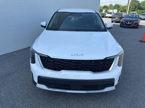 Used 2024 Kia Sorento LX image 2
