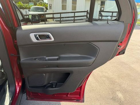 Used 2013 Ford Explorer XLT FWD image 31