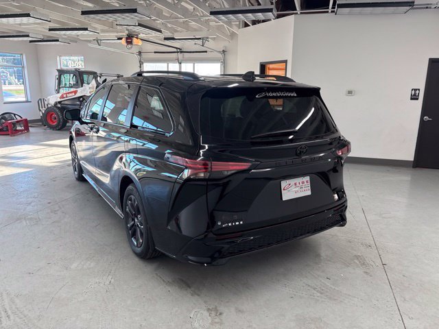 Used 2026 Toyota Sienna AWD image 6