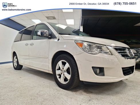 Used 2011 Volkswagen Routan SEL Premium FWD image 24