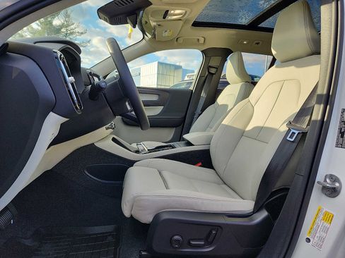 Used 2025 Volvo XC40 B5 Ultra w/ Protection Package Premier image 13