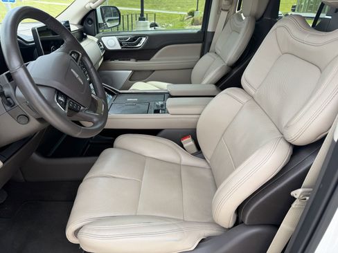 Used 2024 Lincoln Navigator L Reserve AWD/4WD image 5