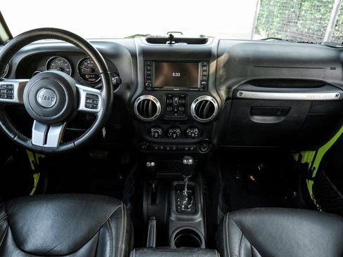 Used 2017 Jeep Wrangler Unlimited Rubicon image 13