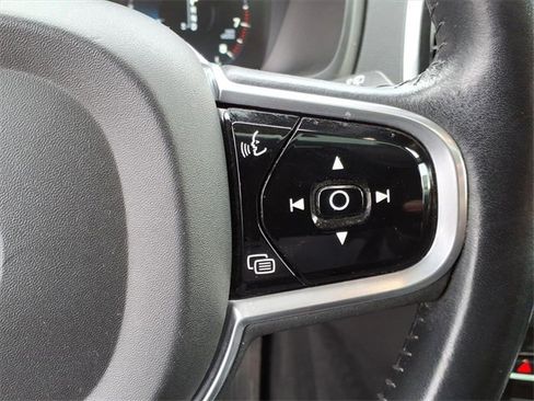 Used 2018 Volvo XC90 T6 Momentum w/ Convenience Package image 23