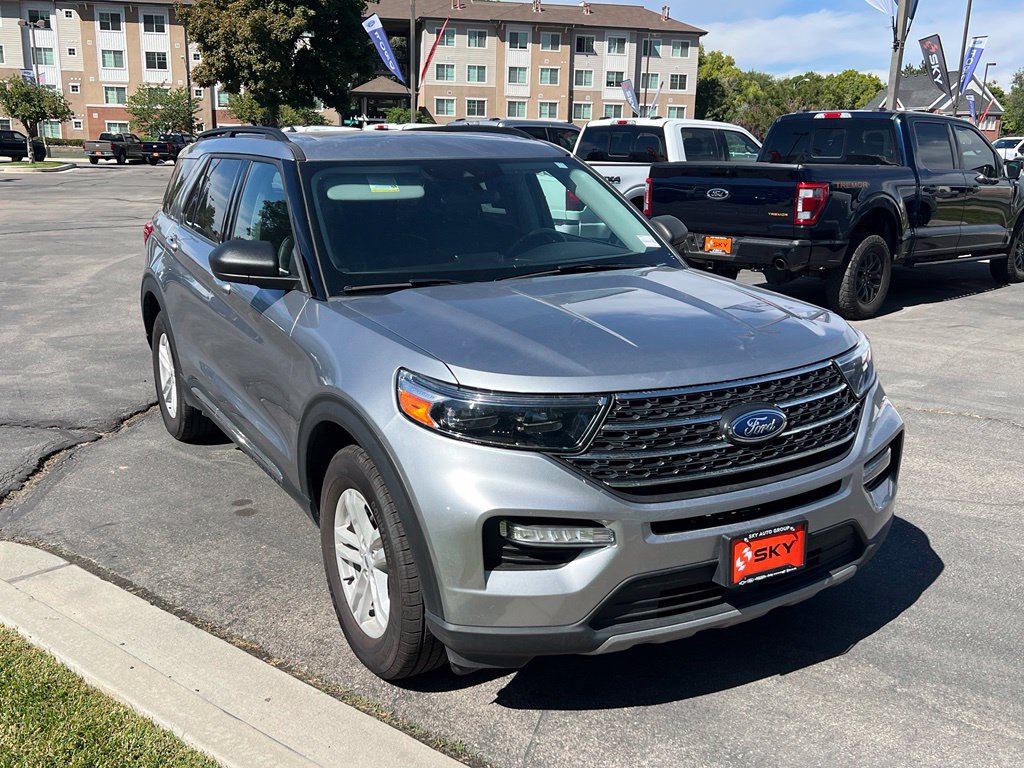 Used 2024 Ford Explorer XLT w/ Equipment Group 202A AWD/4WD image 5
