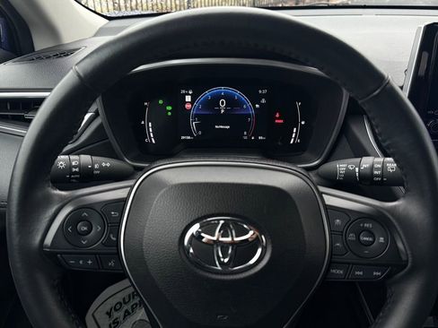Used 2024 Toyota Corolla Cross XLE image 17
