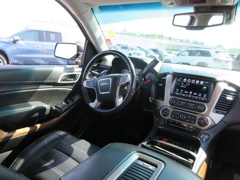 Used 2020 GMC Yukon Denali w/ Denali Ultimate Package AWD/4WD image 29
