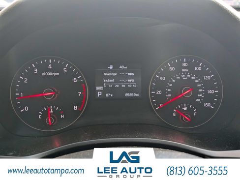 Used 2017 Kia Cadenza Premium w/ Luxury Package FWD image 24