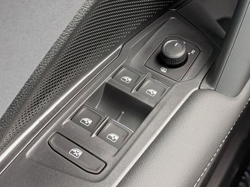 New 2026 Volkswagen Tiguan SE R-Line FWD image 26