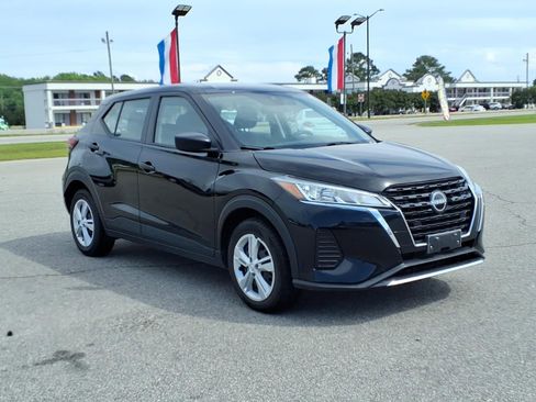 Used 2022 Nissan Kicks S FWD image 7