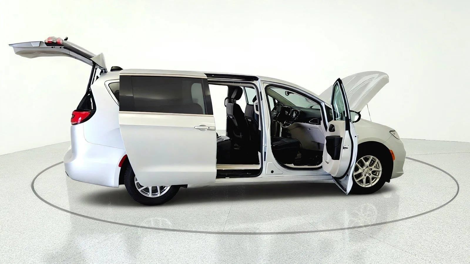 Used 2024 Chrysler Pacifica Touring-L FWD image 12
