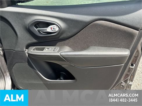 Used 2014 Jeep Cherokee Latitude image 17