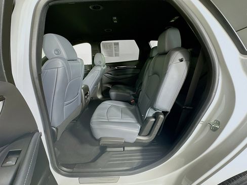 Used 2024 Buick Enclave Premium image 28