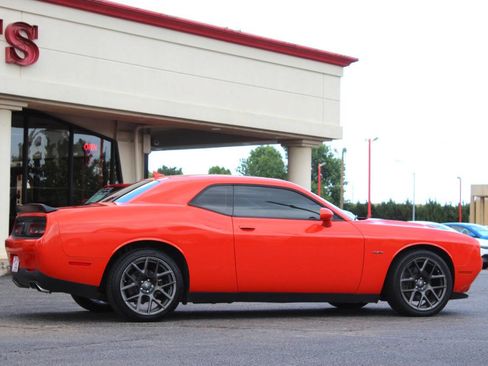 Used 2018 Dodge Challenger R/T w/ Driver Convenience Group RWD image 3