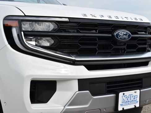 Certified 2025 Ford Expedition Max Platinum w/ Driver's Package AWD/4WD image 5