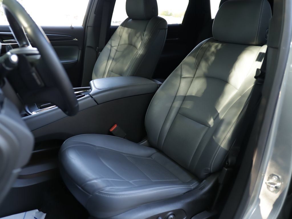 Used 2023 Buick Enclave Essence w/ Sport Touring Edition FWD image 21
