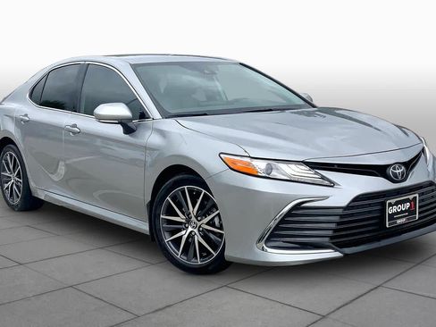 Used 2023 Toyota Camry XLE FWD image 3