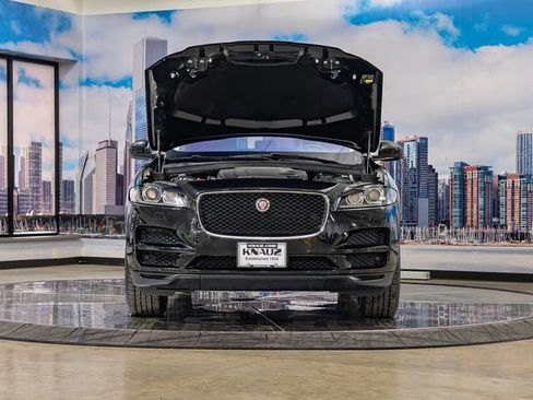 Used 2019 Jaguar F-PACE Premium AWD/4WD image 4