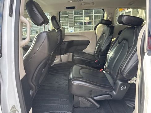 Used 2023 Chrysler Pacifica Touring-L w/ Road Tripper Package image 17