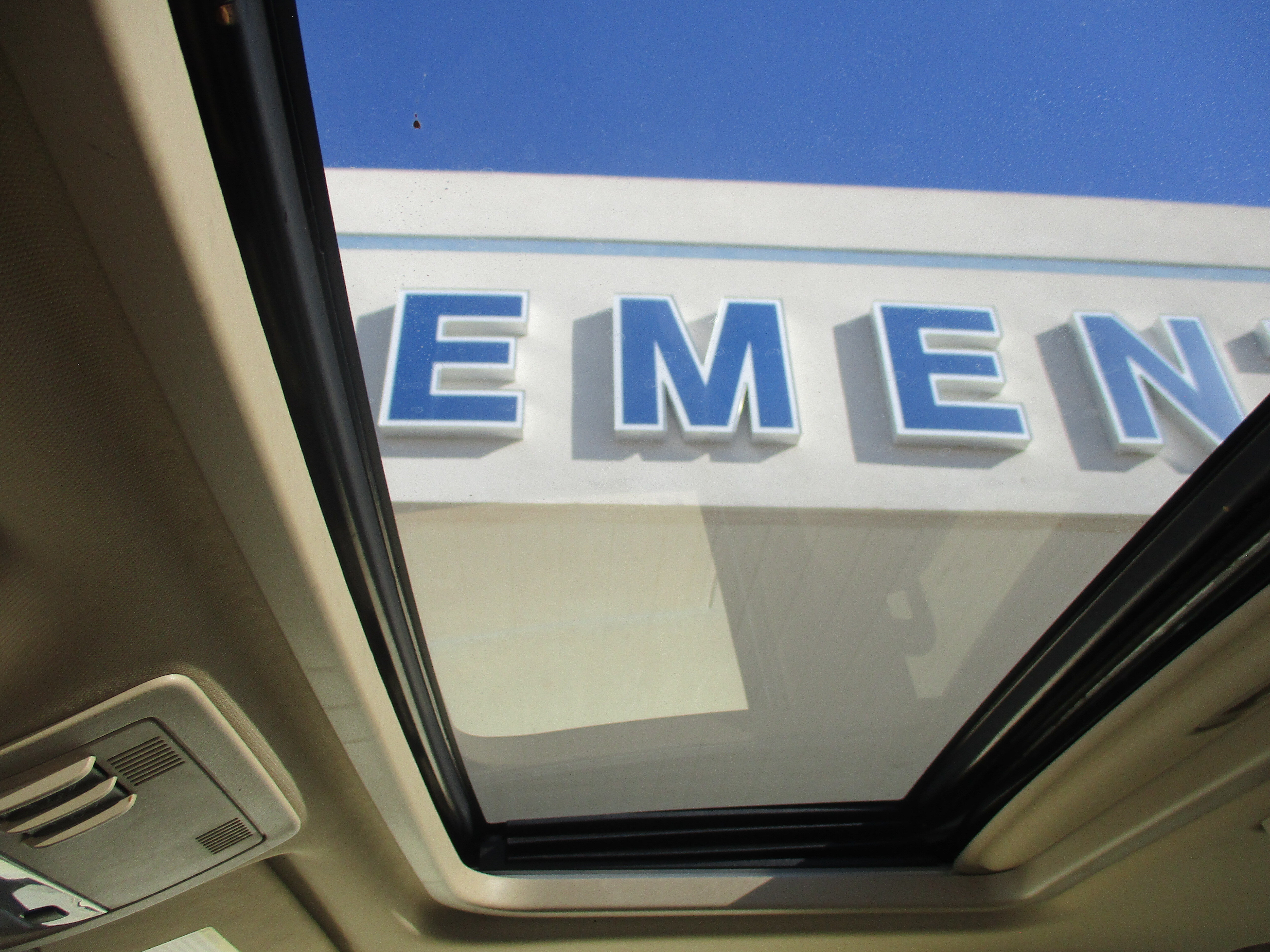 Used 2011 Chevrolet Avalanche LTZ RWD image 12