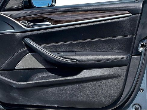 Used 2019 BMW 540i xDrive w/ M Sport Package image 28