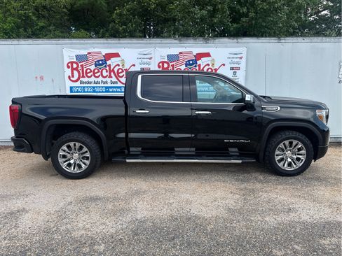 Used 2021 GMC Sierra 1500 Denali w/ Driver Alert Package II AWD/4WD image 2