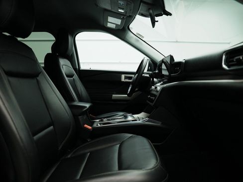 Used 2023 Ford Explorer XLT w/ Equipment Group 202A image 22