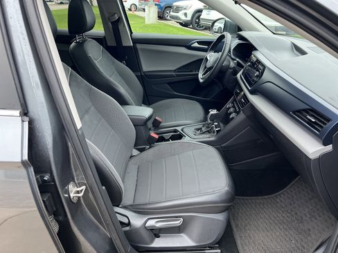 Certified 2023 Volkswagen Taos SE w/ Panoramic Sunroof Package FWD image 28