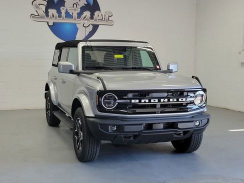 Used 2023 Ford Bronco Outer Banks image 3