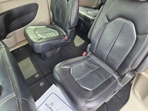 Used 2022 Chrysler Pacifica Touring-L FWD image 31