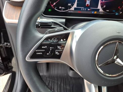 Certified 2025 Mercedes-Benz GLC 300 4MATIC image 17