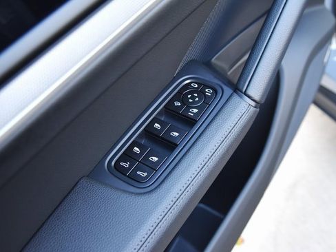 Certified 2025 Porsche Cayenne image 28