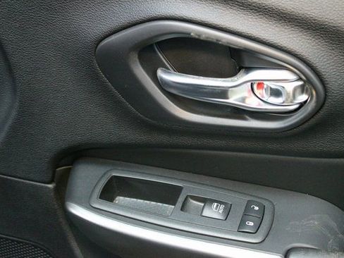 Used 2020 Jeep Cherokee High Altitude image 9