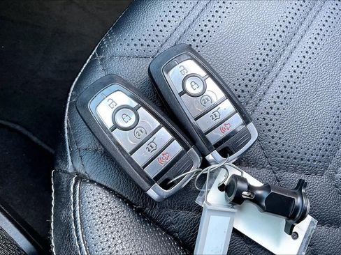 Used 2023 Ford Escape Platinum w/ Premium Technology Package image 15