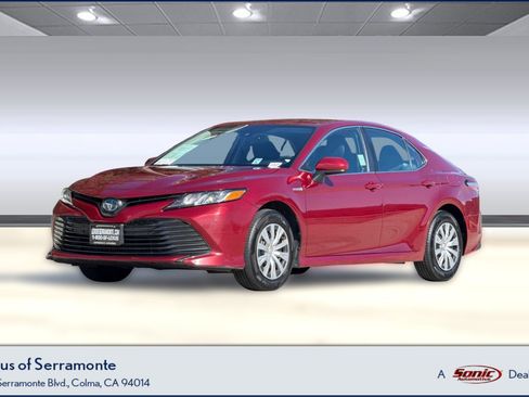 Used 2020 Toyota Camry LE image 1