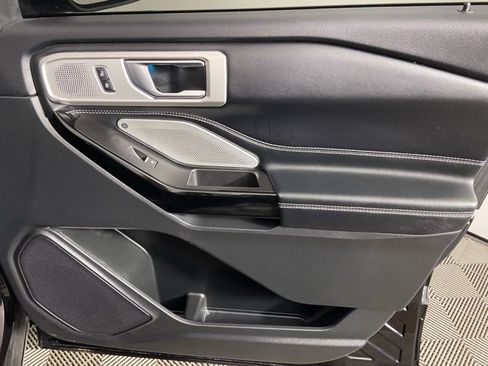 Used 2022 Ford Explorer ST w/ ST Street Pack image 11