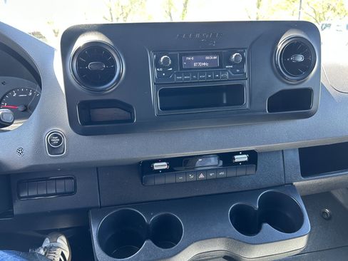 Used 2022 Mercedes-Benz Sprinter 2500 image 18