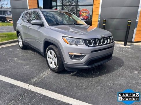Used 2019 Jeep Compass Latitude image 1