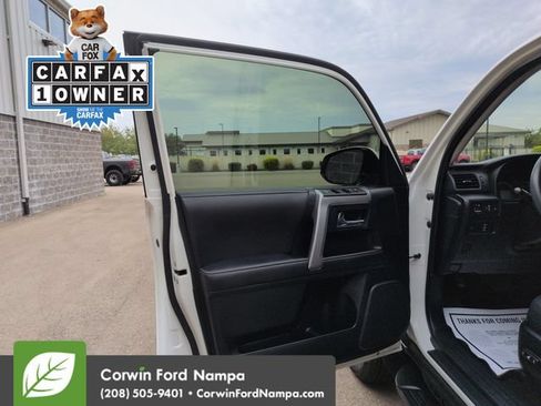 Used 2021 Toyota 4Runner SR5 Premium w/ Moonroof Package AWD/4WD image 10
