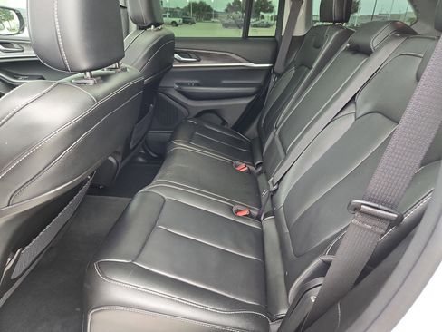 Used 2023 Jeep Grand Cherokee Limited w/ Black Appearance Package AWD/4WD image 28