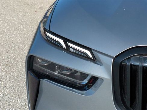Used 2026 BMW X7 M60i image 10