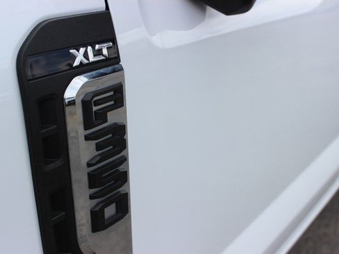 Used 2023 Ford F350 Lariat AWD/4WD image 2