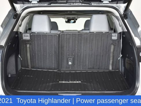 Used 2021 Toyota Highlander XLE image 29