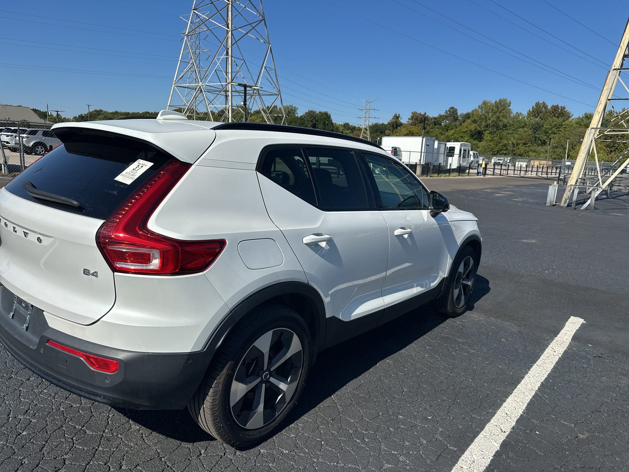 Used 2023 Volvo XC40 B4 Ultimate FWD image 5