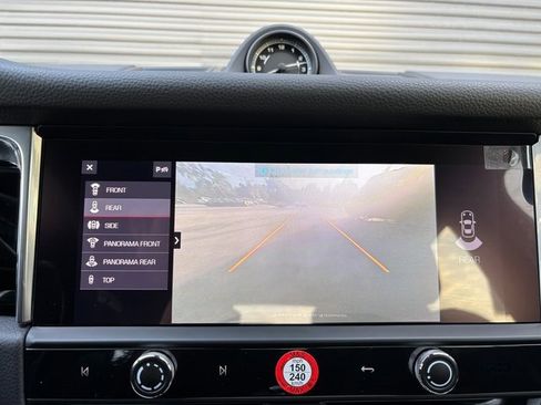 Certified 2025 Porsche Macan image 19
