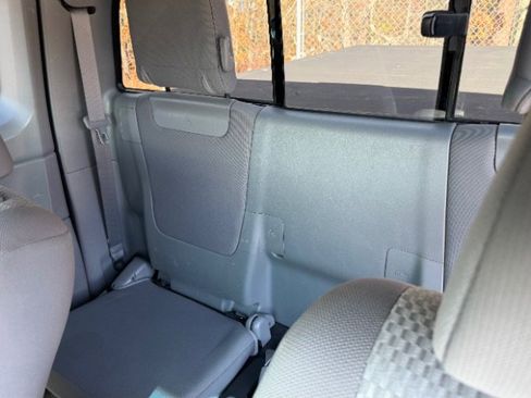 Used 2012 Toyota Tacoma 4x4 w/ SR5 Package image 12