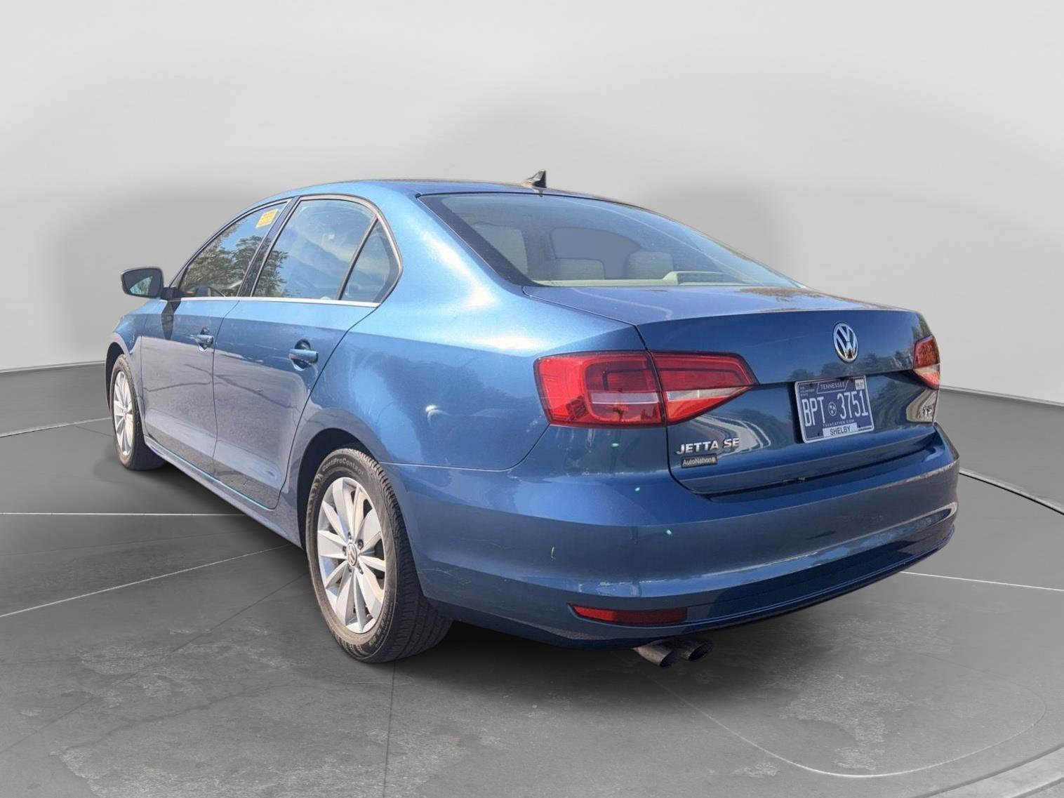 Used 2015 Volkswagen Jetta SE FWD image 2