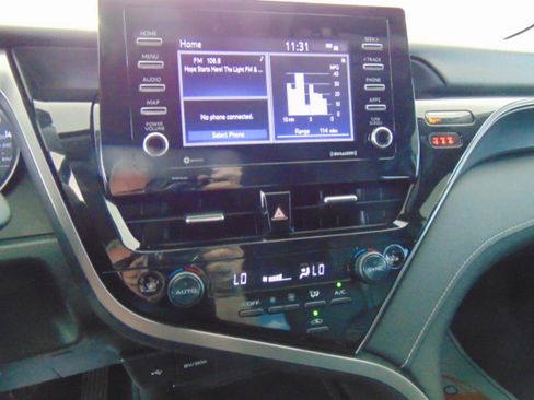 Used 2022 Toyota Camry SE FWD image 10