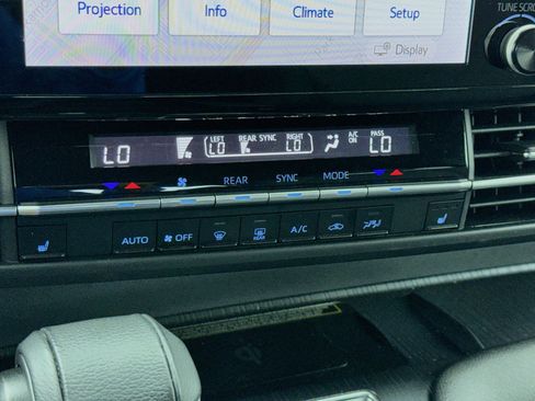 Used 2022 Toyota Sienna XSE w/ XSE Plus Package FWD image 12
