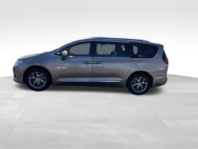 Used 2017 Chrysler Pacifica Limited w/ Advanced Safetytec Group FWD image 4